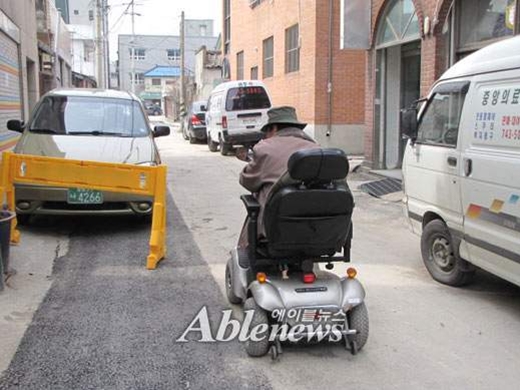 전동스쿠터를 타는 장애인. ⓒ에이블D.B