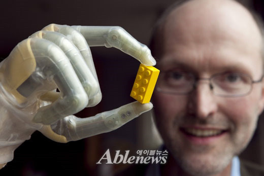영국 터치바이오닉사에서 개발한 로봇 의수지@touchbionics