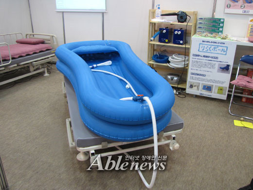 고무 튜브로 되어 있고, 물 빠짐이 잘 된다. ⓒ박종태 