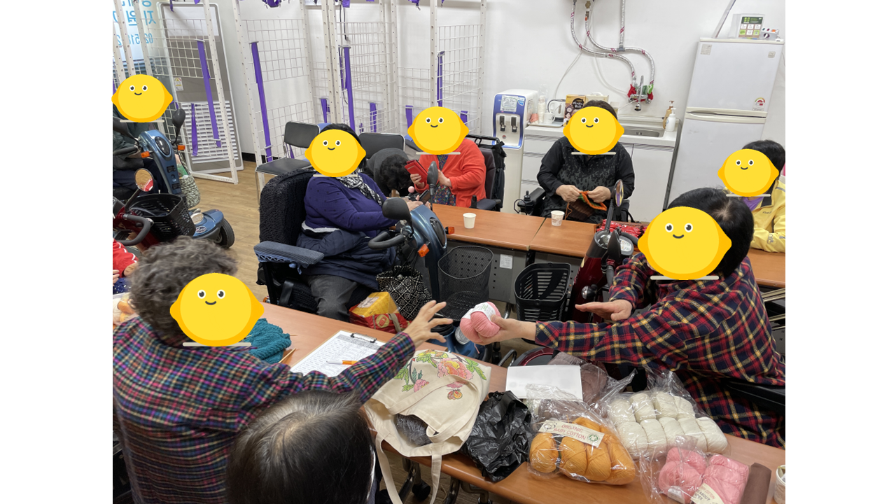 뜨개모임 전체 사진 (13명)